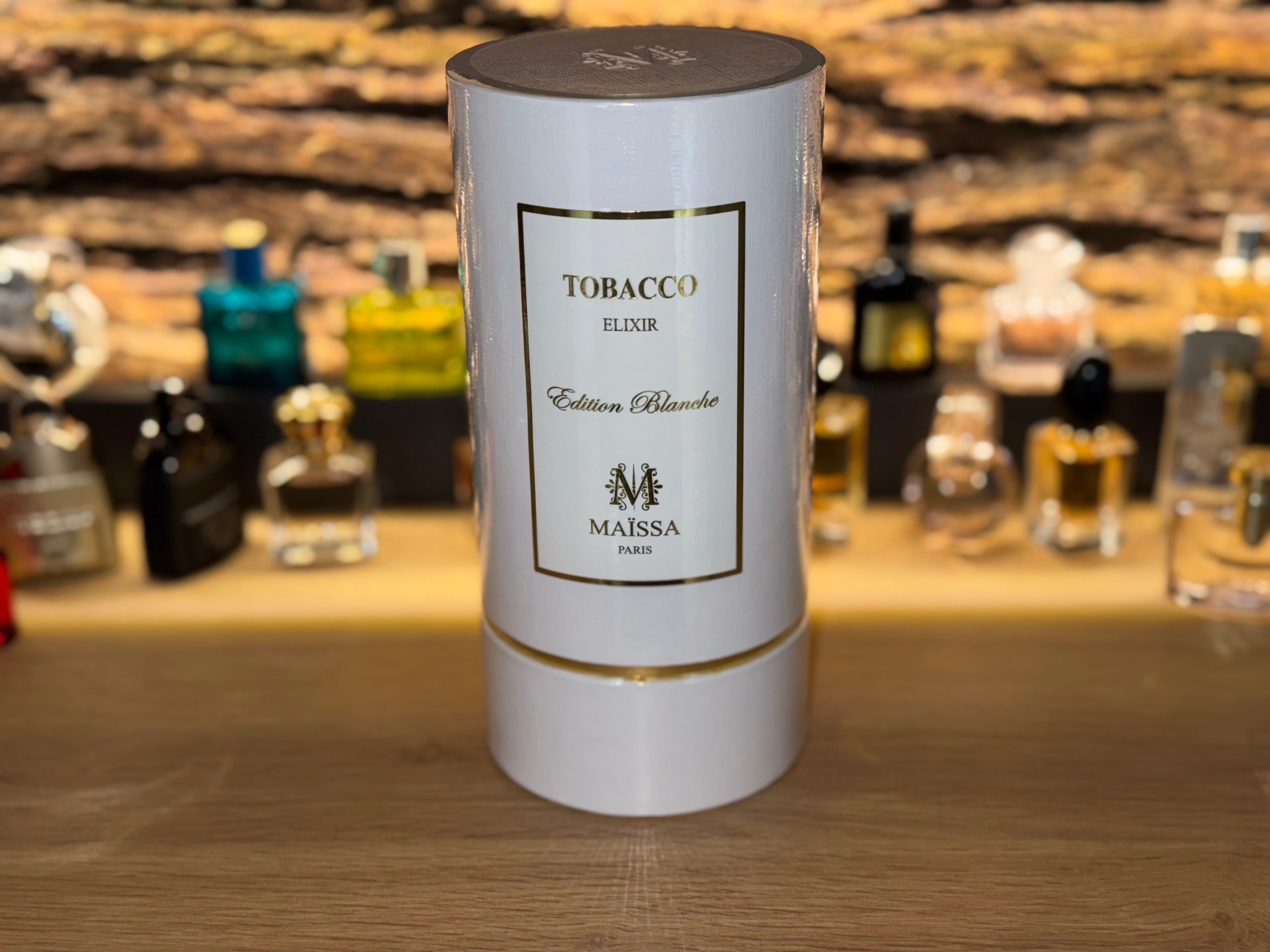 maissa tobacco elixir Unveil the captivating allure of Black Smokinga fragrance intertwining the sturdy notes of absolute with the sweetness of caramel and peach. - Dcouvrez l'aura captivante de Black Smoking, une Vibrant Opening Maissa Paris Eau de Parfum